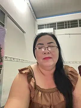 Snapshot of NDith chatting on October 2025 12:48:02 PM NDith online show from October 2025 12:48:02 PM