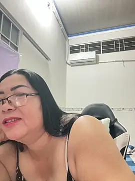 Snapshot of NDith chatting on October 2025 10:10:01 PM NDith online show from October 2025 10:10:01 PM