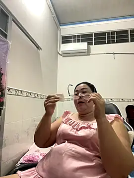 Snapshot of NDith chatting on November 2025 11:34:02 AM NDith online show from November 2025 11:34:02 AM