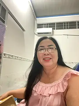 Snapshot of NDith chatting on November 2025 01:32:01 PM NDith online show from November 2025 01:32:01 PM