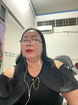 Snapshot of NDith chatting on November 2025 02:06:01 PM NDith online show from November 2025 02:06:01 PM