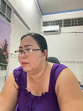 Snapshot of NDith chatting on November 2025 11:40:02 AM NDith online show from November 2025 11:40:02 AM