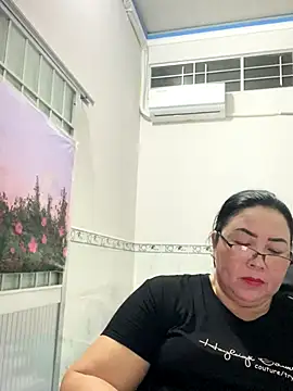 Snapshot of NDith chatting on November 2025 11:21:01 AM NDith online show from November 2025 11:21:01 AM