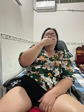 Snapshot of NDith chatting on November 2025 11:26:01 PM NDith online show from November 2025 11:26:01 PM