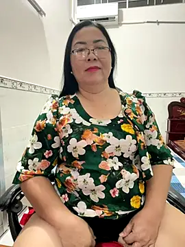 Snapshot of NDith chatting on November 2025 01:04:01 PM NDith online show from November 2025 01:04:01 PM