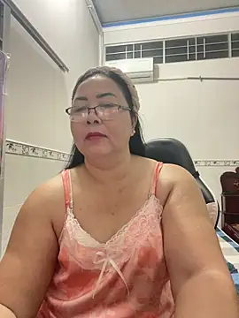 Snapshot of NDith chatting on December 2025 01:42:01 PM NDith online show from December 2025 01:42:01 PM