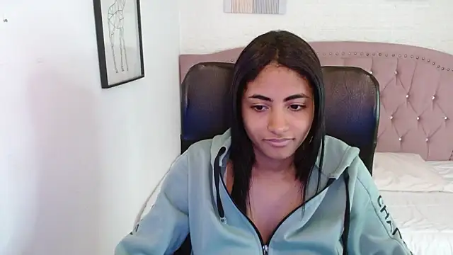 Snapshot of shaneelle chatting on November 2025 03:06:01 AM shaneelle online show from November 2025 03:06:01 AM