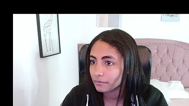 Snapshot of shaneelle chatting on November 2025 03:18:02 AM shaneelle online show from November 2025 03:18:02 AM