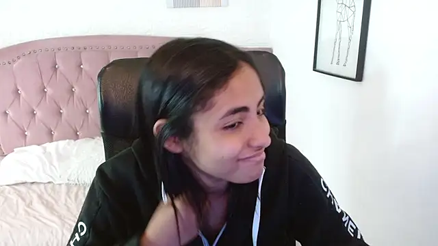 Snapshot of shaneelle chatting on November 2025 03:12:01 PM shaneelle online show from November 2025 03:12:01 PM