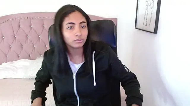 Snapshot of shaneelle chatting on November 2025 03:06:02 AM shaneelle online show from November 2025 03:06:02 AM