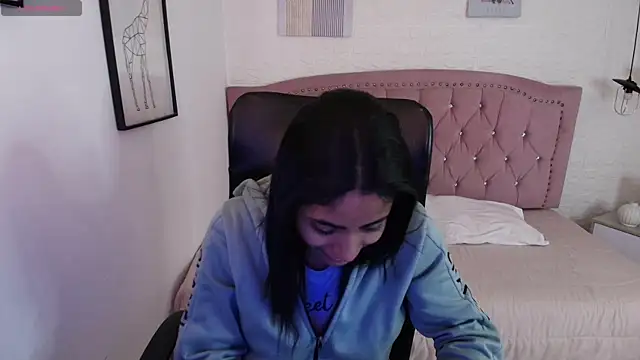 Snapshot of shaneelle chatting on November 2025 03:28:01 AM shaneelle online show from November 2025 03:28:01 AM