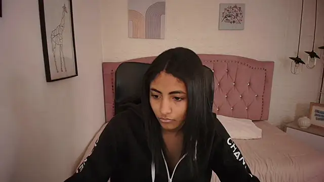 Snapshot of shaneelle chatting on November 2025 03:07:01 AM shaneelle online show from November 2025 03:07:01 AM