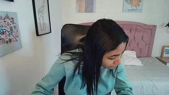 Snapshot of shaneelle chatting on December 2025 03:13:01 AM shaneelle online show from December 2025 03:13:01 AM