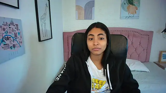 Snapshot of shaneelle chatting on December 2025 03:02:01 AM shaneelle online show from December 2025 03:02:01 AM