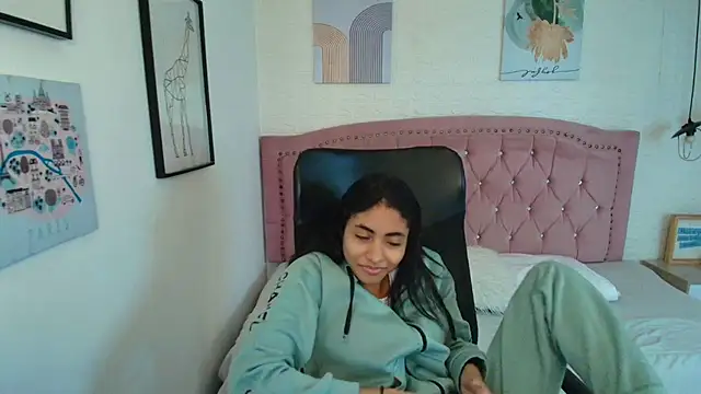 Snapshot of shaneelle chatting on December 2025 03:02:02 AM shaneelle online show from December 2025 03:02:02 AM