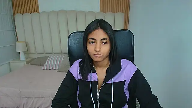 Snapshot of shaneelle chatting on February 2026 06:40:02 AM shaneelle online show from February 2026 06:40:02 AM