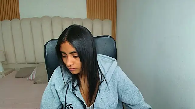 Snapshot of shaneelle chatting on February 2026 03:10:01 AM shaneelle online show from February 2026 03:10:01 AM