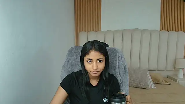 shaneelle online show from May 2026 12:02:01 PM