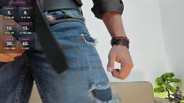 Snapshot of RawAdam chatting on November 2025 06:35:01 PM RawAdam online show from November 2025 06:35:01 PM