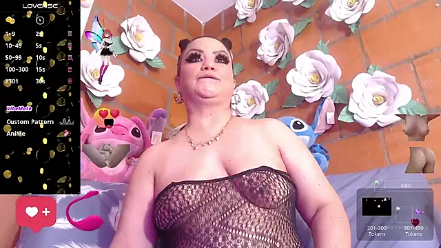 Snapshot of IngritBitch chatting on November 2025 03:12:02 PM IngritBitch online show from November 2025 03:12:02 PM