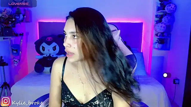 Snapshot of Kylie_brokee chatting on December 2024 09:08:02 PM Kylie brokee online show from December 2024 09:08:02 PM