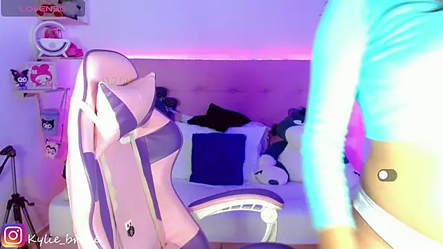 Snapshot of Kylie_brokee chatting on January 2025 09:08:02 PM Kylie brokee online show from January 2025 09:08:02 PM