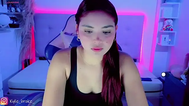 Snapshot of Kylie_brokee chatting on March 2026 11:09:01 PM Kylie brokee online show from March 2026 11:09:01 PM