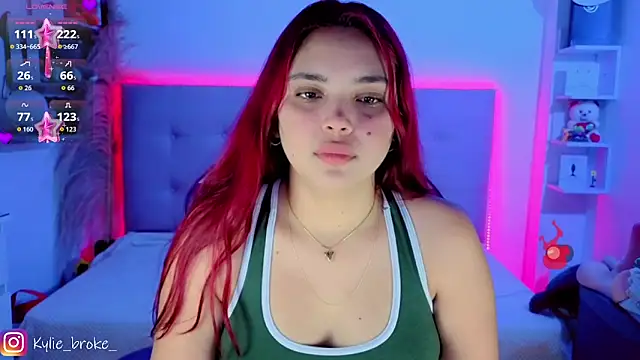 Snapshot of Kylie_brokee chatting on April 2026 10:10:01 PM Kylie brokee online show from April 2026 10:10:01 PM