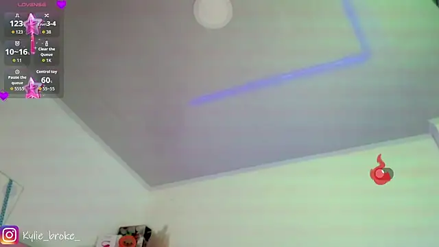 Snapshot of Kylie_brokee chatting on April 2026 02:27:02 AM Kylie brokee online show from April 2026 02:27:02 AM