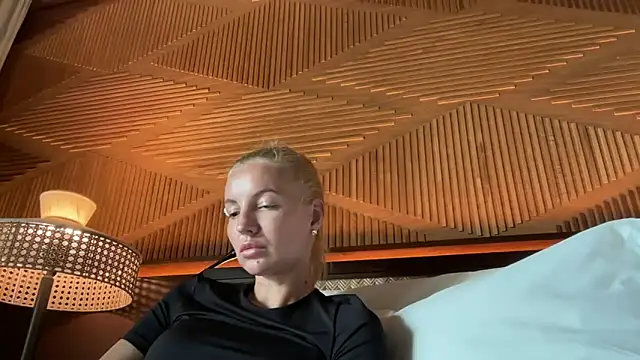 aestetick online show from November 2025 04:27:01 AM