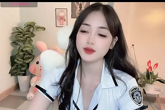 Snapshot of _Aimy_ chatting on October 2025 04:27:01 AM Aimy online show from October 2025 04:27:01 AM