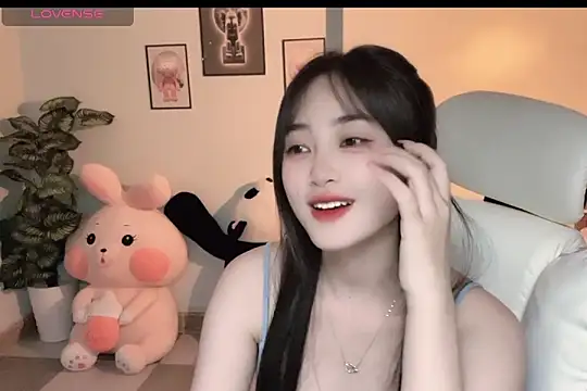 Snapshot of _Aimy_ chatting on November 2025 05:48:02 PM Aimy online show from November 2025 05:48:02 PM