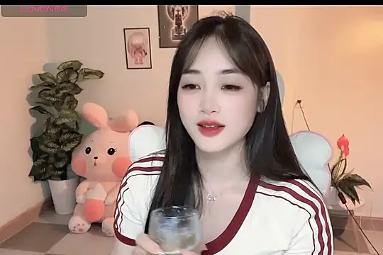 Snapshot of _Aimy_ chatting on November 2025 05:12:01 PM Aimy online show from November 2025 05:12:01 PM