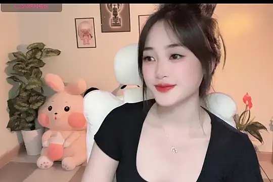 Snapshot of _Aimy_ chatting on November 2025 05:13:02 PM Aimy online show from November 2025 05:13:02 PM