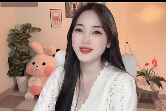 Snapshot of _Aimy_ chatting on November 2025 04:21:02 PM Aimy online show from November 2025 04:21:02 PM