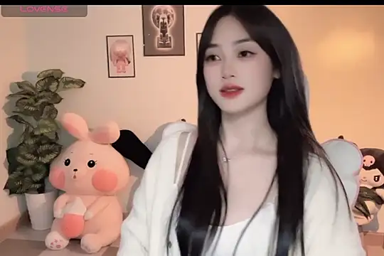 Snapshot of _Aimy_ chatting on December 2025 04:56:01 PM Aimy online show from December 2025 04:56:01 PM