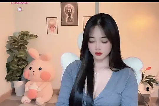 Snapshot of _Aimy_ chatting on December 2025 07:53:02 PM Aimy online show from December 2025 07:53:02 PM