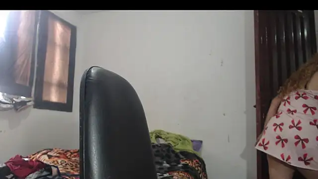 Snapshot of BustyAmanda chatting on April 2026 01:29:02 PM BustyAmanda online show from April 2026 01:29:02 PM