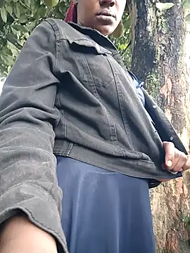 Snapshot of Broan_me chatting on December 2025 06:20:02 AM Broan me online show from December 2025 06:20:02 AM