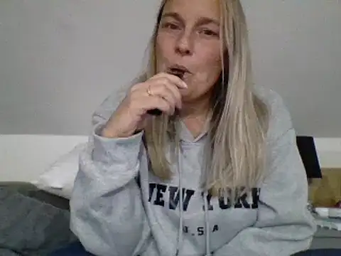 Snapshot of scrummymummy2 chatting on September 2025 08:36:01 PM scrummymummy2 online show from September 2025 08:36:01 PM