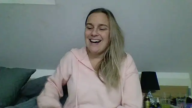 Snapshot of scrummymummy2 chatting on January 2026 10:01:01 PM scrummymummy2 online show from January 2026 10:01:01 PM