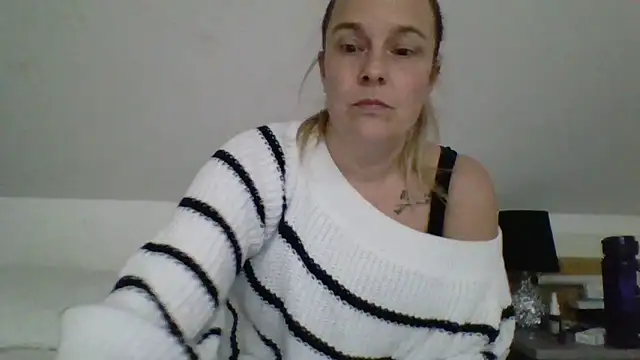 Snapshot of scrummymummy2 chatting on March 2026 10:15:01 PM scrummymummy2 online show from March 2026 10:15:01 PM