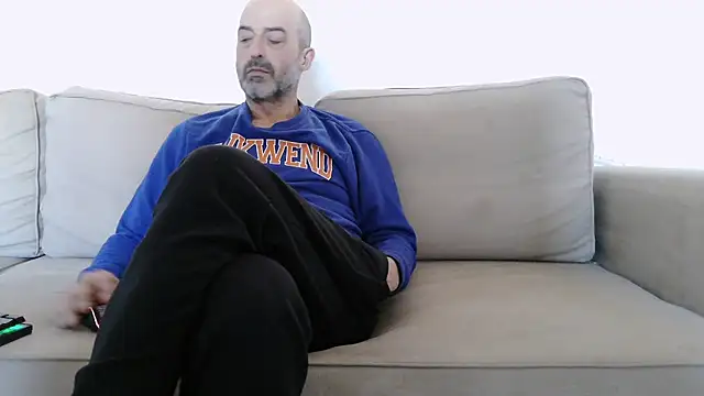 newsimo74 online show from February 2025 08:57:02 AM