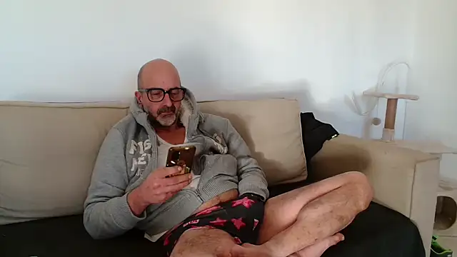 newsimo74 online show from November 2025 01:47:02 PM