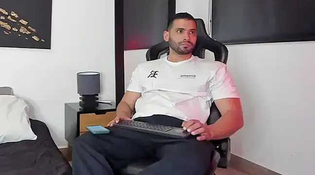 Snapshot of Dereck_vega chatting on December 2024 09:22:01 PM Dereck vega online show from December 2024 09:22:01 PM