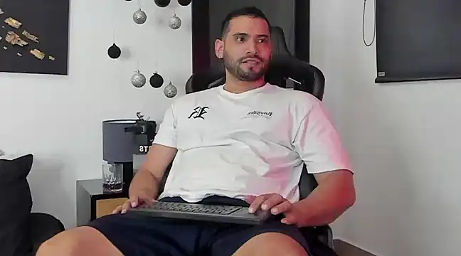 Snapshot of Dereck_vega chatting on December 2024 08:37:01 PM Dereck vega online show from December 2024 08:37:01 PM