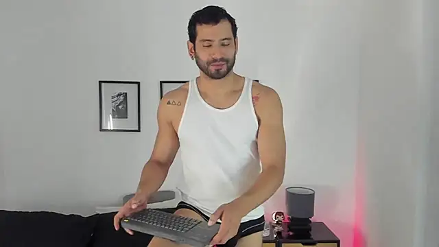 Snapshot of Dereck_vega chatting on September 2025 01:57:02 PM Dereck vega online show from September 2025 01:57:02 PM