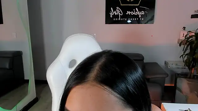 Snapshot of EmmaTorres_ chatting on February 2025 09:05:02 PM EmmaTorres online show from February 2025 09:05:02 PM