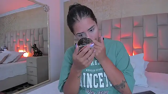 Snapshot of EmmaTorres_ chatting on October 2025 08:28:01 PM EmmaTorres online show from October 2025 08:28:01 PM