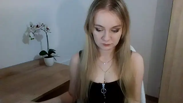 AlmaHoney online show from February 2025 04:08:01 PM